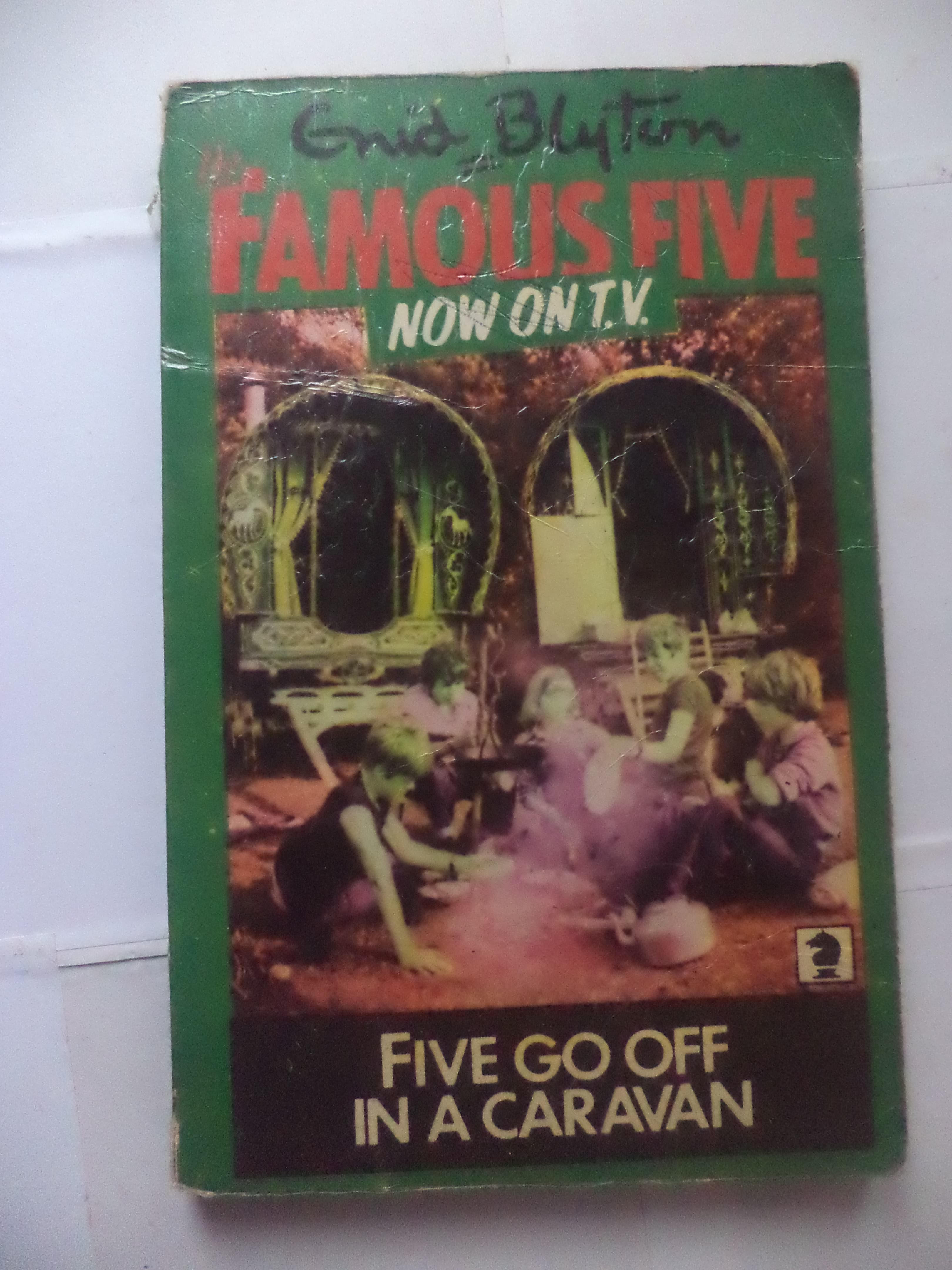 five go off in a caravan ( famous five)