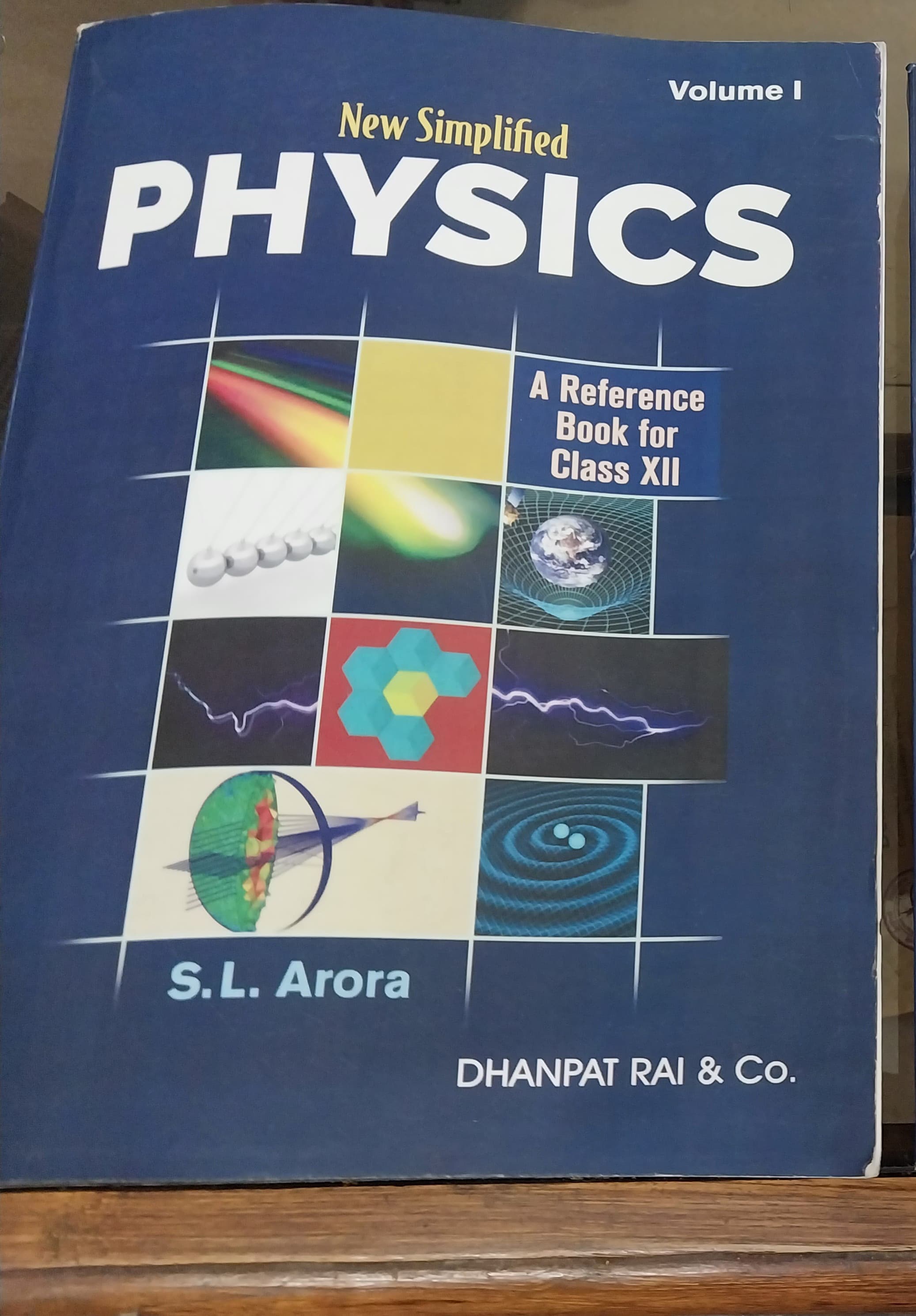 SL ARORA PHYSICS CLASS XIITH (VOL 1)
